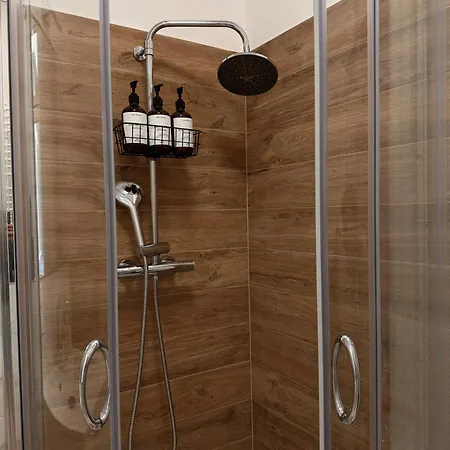 アパート Honey Nook 3 Minutes From The Center ポズナン